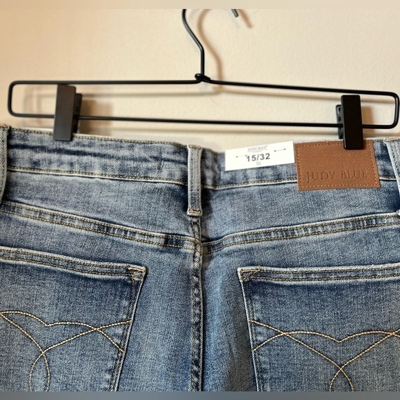 Judy Blue Mid Rise Distressed Boyfriend Jeans Size 15 / 32 - Picture 14 of 16